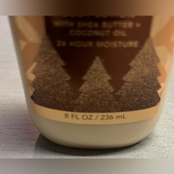 Bath and Body Works Golden Berry Mistletoe Body Lotion and Single Wick Candle - Picture 5 of 8